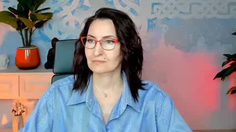 UnaTera online show from October 2025 05:19:01 AM