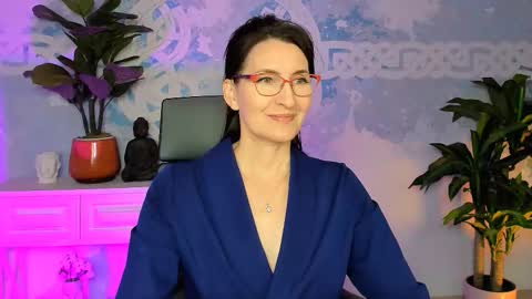 UnaTera online show from November 2025 05:16:02 AM