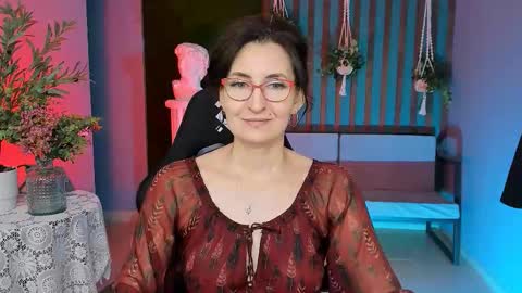 UnaTera online show from November 2025 09:14:02 AM