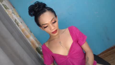 Snapshot of uncut_queen chatting on October 2025 01:03:02 AM LOVELY JANE online show from October 2025 01:03:02 AM