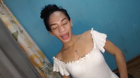 Snapshot of uncut_queen chatting on October 2025 03:06:01 AM LOVELY JANE online show from October 2025 03:06:01 AM