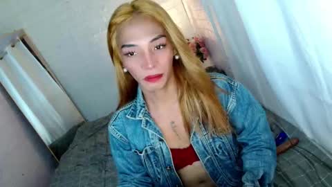 Snapshot of uncut_queen chatting on May 2026 08:54:01 AM LOVELY JANE online show from May 2026 08:54:01 AM