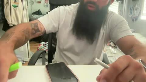 Snapshot of uncutbeard129840 chatting on May 2026 11:21:01 PM uncutbeard129840 online show from May 2026 11:21:01 PM