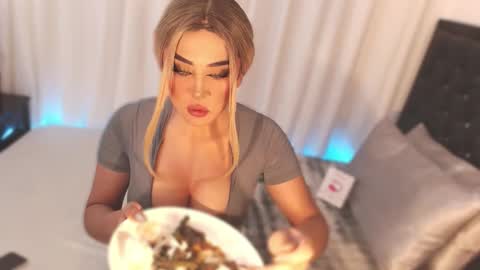 Miss online show from September 2025 01:55:02 AM