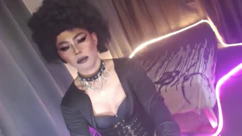 Snapshot of ur_dominatrix chatting on November 2025 02:36:02 AM MISS ANNA online show from November 2025 02:36:02 AM