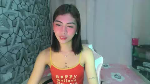 Snapshot of ur_extra_petite chatting on May 2026 08:33:02 AM online show from May 2026 08:33:02 AM