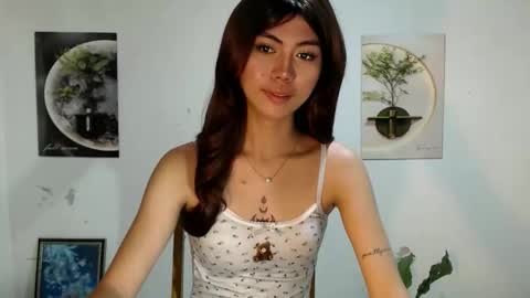 Snapshot of ur_extra_petite chatting on May 2026 09:32:01 PM online show from May 2026 09:32:01 PM