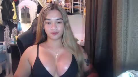 Snapshot of urasiandreamgirlxxx chatting on February 2025 12:29:01 PM jess online show from February 2025 12:29:01 PM