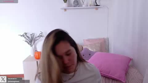 Snapshot of urdreamgiirl chatting on October 2025 09:01:01 PM Mia Miller online show from October 2025 09:01:01 PM