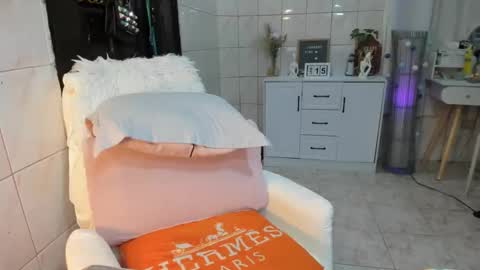 urhotmistress02 online show from January 2026 01:54:02 AM