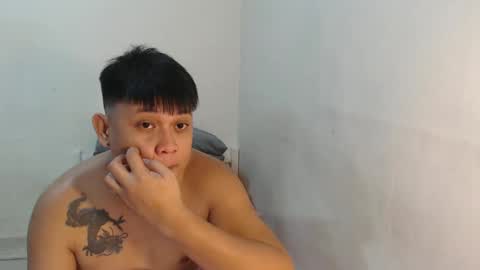 Snapshot of urhotplnoyxxx chatting on February 2025 07:24:02 AM Roiyals online show from February 2025 07:24:02 AM