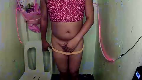 urhottie_bella online show from October 2025 06:03:02 PM
