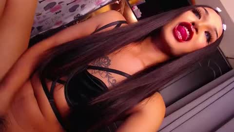 Snapshot of urladyprincessmassivecock chatting on January 2025 06:04:02 PM jhaii online show from January 2025 06:04:02 PM