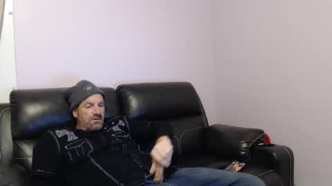 urslav75 online show from December 2025 11:37:01 AM