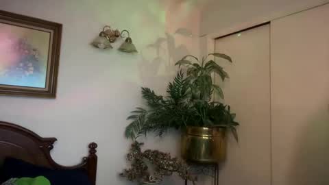 Snapshot of ursw33taddiction chatting on January 2025 01:05:01 PM Sasha online show from January 2025 01:05:01 PM