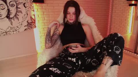 Snapshot of uwu_eva chatting on December 2024 11:39:02 PM Eva online show from December 2024 11:39:02 PM