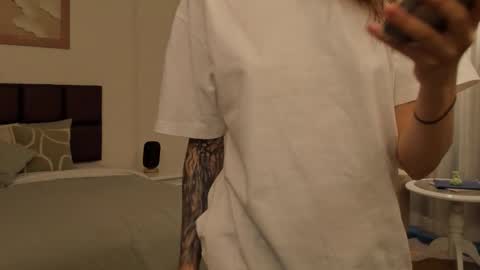 Snapshot of uwu_eva chatting on September 2025 04:24:02 AM Eva online show from September 2025 04:24:02 AM