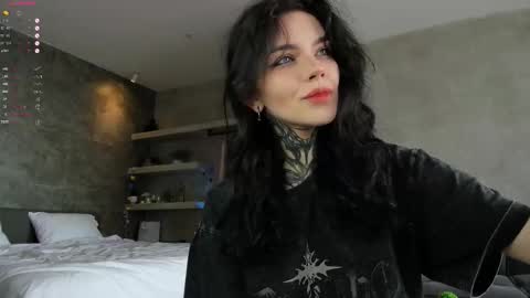 Snapshot of uwu_eva chatting on December 2025 06:07:01 AM Eva online show from December 2025 06:07:01 AM