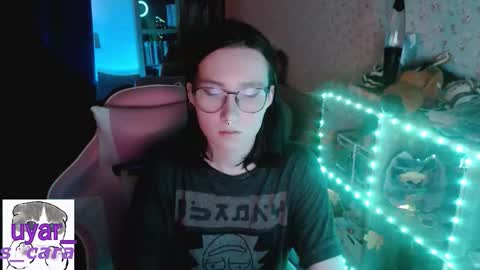 Cara online show from November 2025 01:33:01 PM