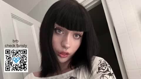 Snapshot of vailyreb chatting on February 2026 07:21:02 PM Marin online show from February 2026 07:21:02 PM