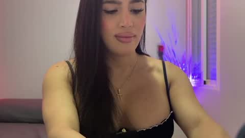 Snapshot of vainilladoll_ chatting on August 2026 08:44:02 PM Daniela online show from August 2026 08:44:02 PM