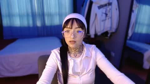 Snapshot of val_azuna chatting on November 2025 09:37:02 PM valentina online show from November 2025 09:37:02 PM