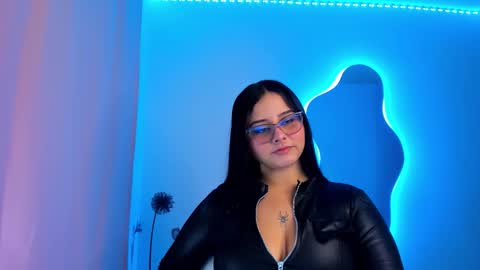 Snapshot of val_ferrer chatting on October 2025 12:20:01 AM Valeria online show from October 2025 12:20:01 AM