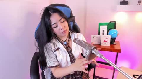 Snapshot of valecute_ chatting on April 2026 08:33:01 PM Vale online show from April 2026 08:33:01 PM