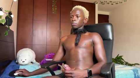   Valentin  independent Cam Boy     online show from February 2025 05:07:01 PM