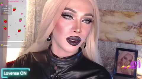 Amanda online show from November 2025 06:51:01 PM