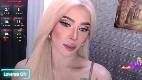 Amanda online show from November 2025 03:23:02 PM