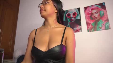 VALENTINA online show from November 2025 11:01:02 AM