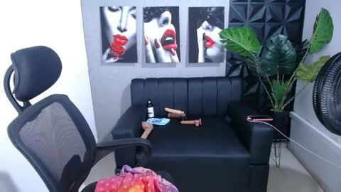 Snapshot of valentina_mature chatting on May 2026 10:40:02 PM Valentina online show from May 2026 10:40:02 PM