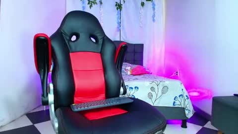 Snapshot of valentina_y_sneiderr chatting on May 2026 11:02:01 PM valentina_y_sneiderr online show from May 2026 11:02:01 PM
