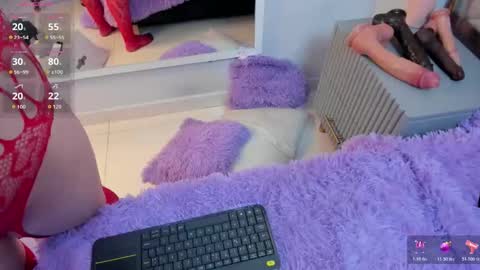 Mia  online show from January 2026 07:11:01 PM