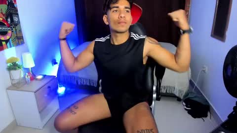 VALENTINO MOURA online show from February 2025 12:13:02 PM