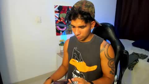 VALENTINO MOURA online show from February 2025 04:24:02 PM