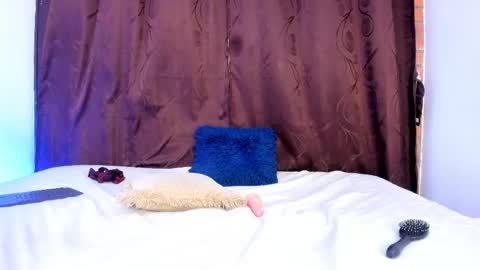 VALENTINO MOURA online show from February 2025 03:15:02 PM