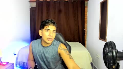 VALENTINO MOURA online show from February 2025 12:09:02 PM