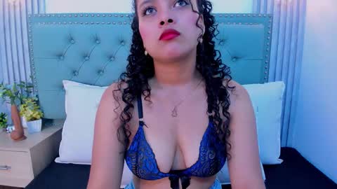 Snapshot of valeriajlio chatting on December 2025 07:30:02 PM Valeria online show from December 2025 07:30:02 PM