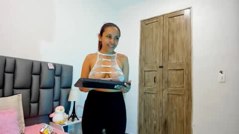 Valeria  online show from December 2025 05:53:01 PM