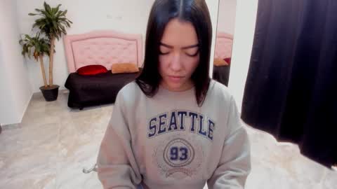 Snapshot of valerie_fox19 chatting on November 2025 02:19:02 PM Valerie fox online show from November 2025 02:19:02 PM