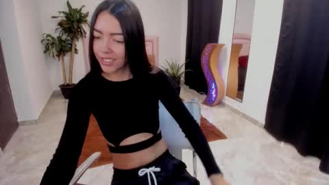 Snapshot of valerie_fox19 chatting on November 2025 01:14:02 PM Valerie fox online show from November 2025 01:14:02 PM