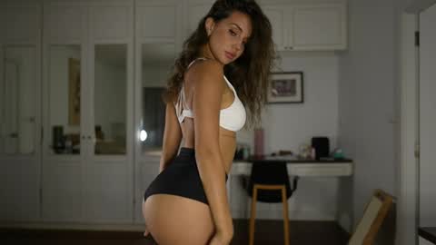 Valerie online show from November 2025 12:44:02 AM