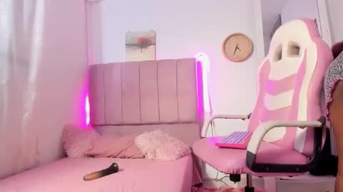 valeria online show from November 2025 07:45:02 PM