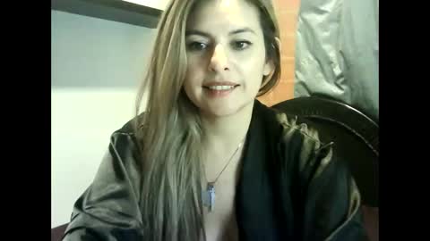 Snapshot of valery__rouse_ chatting on April 2026 08:12:02 AM Valery online show from April 2026 08:12:02 AM