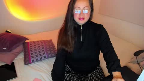 Snapshot of valeryvass_07 chatting on December 2024 06:08:02 AM My name is Valery... Nice to meet you thumb up me please its important online show from December 2024 06:08:02 AM