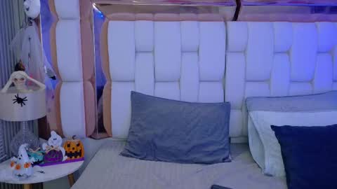 Valkiria moore  online show from October 2025 08:30:01 PM