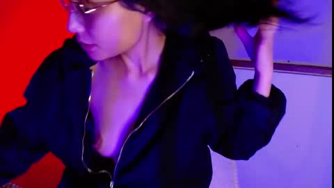 valkiry_ online show from November 2025 03:45:02 AM