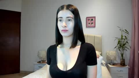 Snapshot of vallejo_macarena chatting on March 2025 03:01:01 AM Macarena online show from March 2025 03:01:01 AM